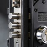 Tipos de cerraduras para puertas exteriores que funciona de verdad y cual es tirar el dinero